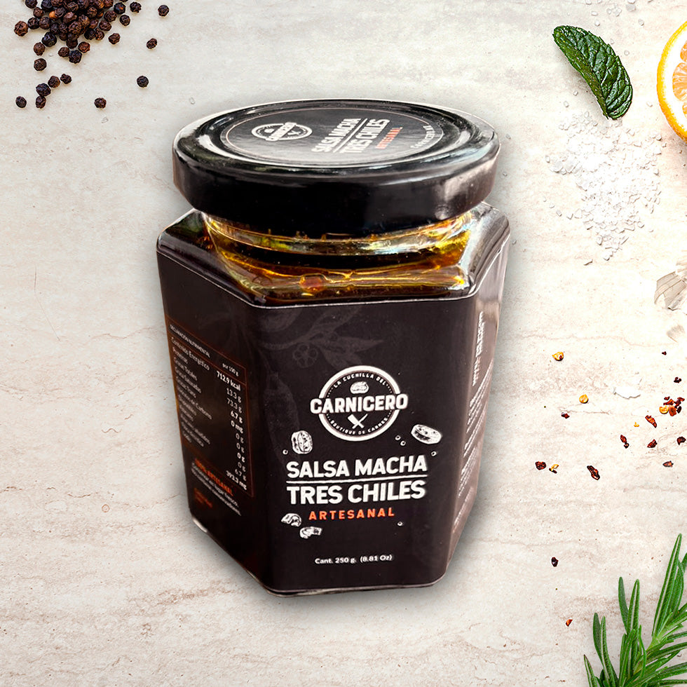 frasco de salsa macha de tres chiles artesanal